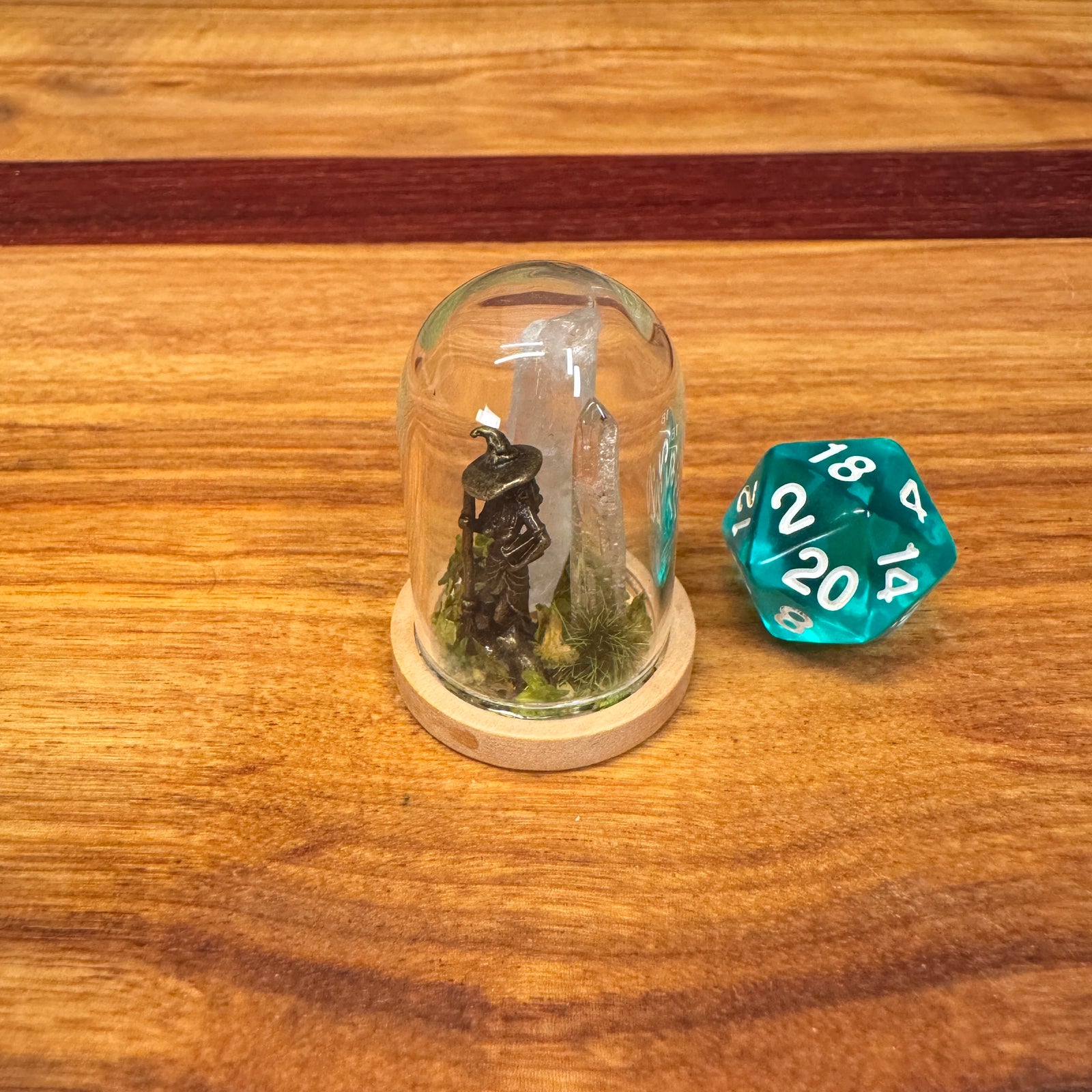 Little Glass Dome - Witch with crystals