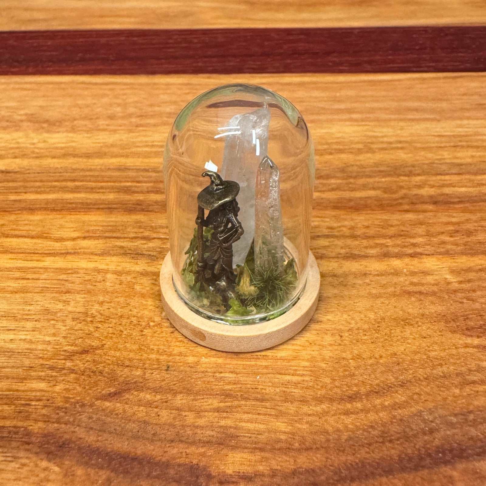 Little Glass Dome - Witch with crystals